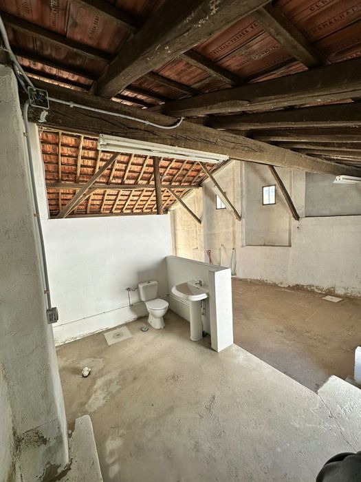 ARRENDAMENTO | Armazém / Garagem – 87 m² | Barro, Torres Vedras