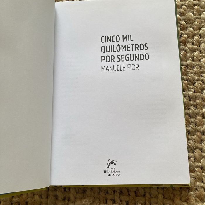 Cinco Mil Quilómetros por Segundo Fior Biblioteca de Alice