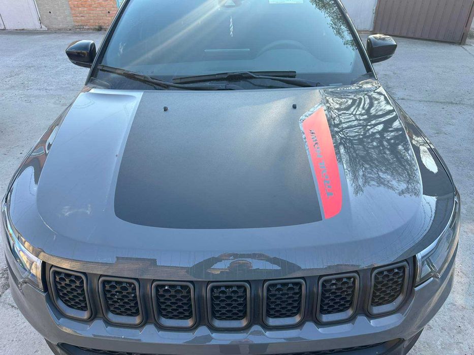 Наклейка наліпка на капот Jeep Compass Renegade Cherokee рест дорест чорна
