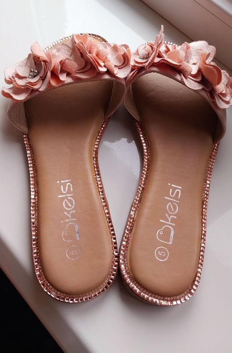 Шльопанці жіночі 24см