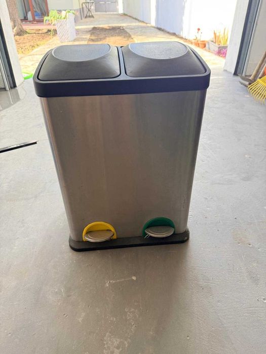 Caixote de lixo para reciclagem