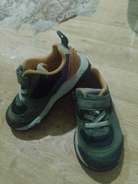 Продам дитячі кросівки