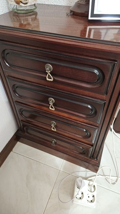 Cómoda + espelho + 2 mesas de cabeceira