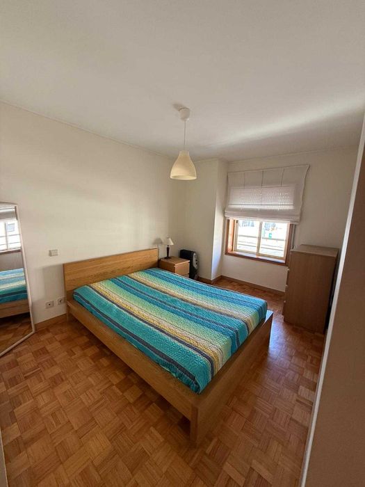 Arrendamento de apartamento T1 na Rua de Camões, junto ao Metro da Trindade, centro do Porto
