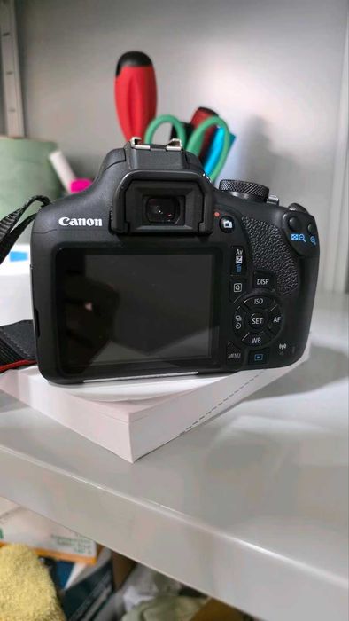 Canon EOS 2000D - Lustrzanka
