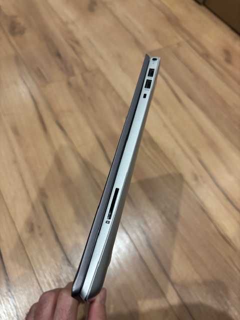 HP Pavilion 15.6 i5-1035G1 FHD TouchScreen RAM 12GB WIN 11 / POLECAM /