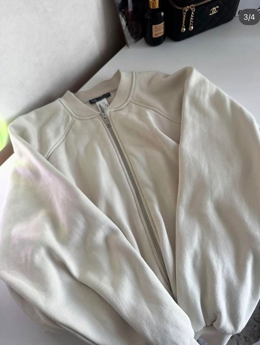 Бомбер молочний Zara