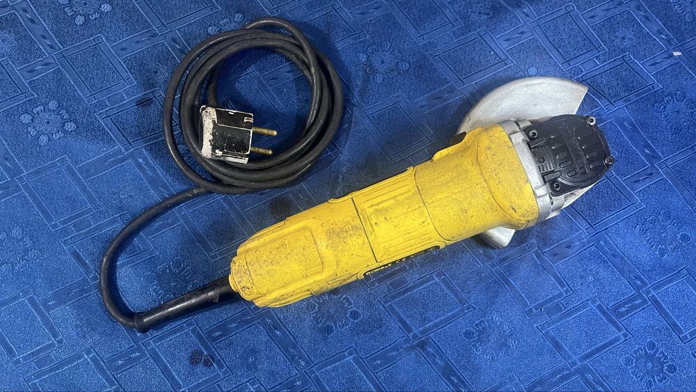 DeWALT DWE4057 Болгарка 125мм 800Вт