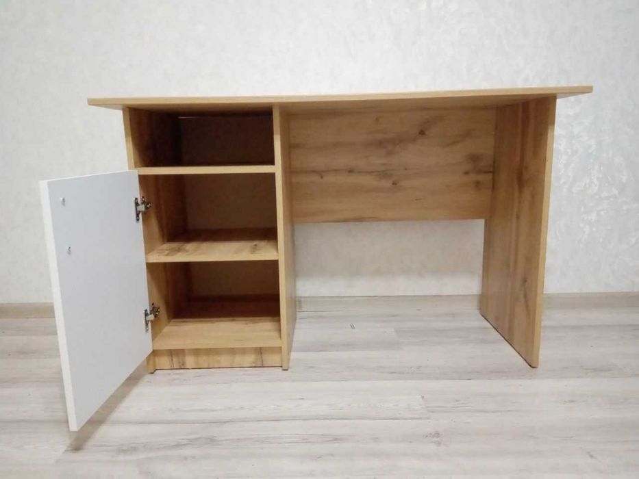 Продаю офісні столи IKEA