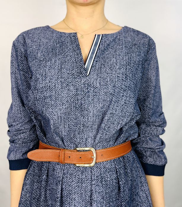 Granatowa sukienka z dekoltem V XXL 44