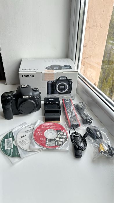 Canon 7D + Canon 50mm f1.8 + Canon Speedlite 600EX-RT + Youngnuo YN622C ii