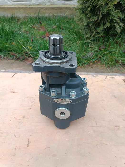 Гідравлічний насос на тягач (шестерний) 82L