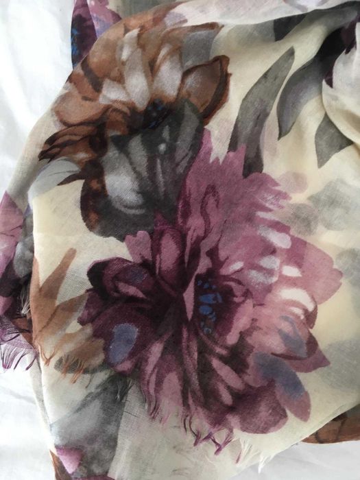 Brincos brilliant colar e cachecóis lindos