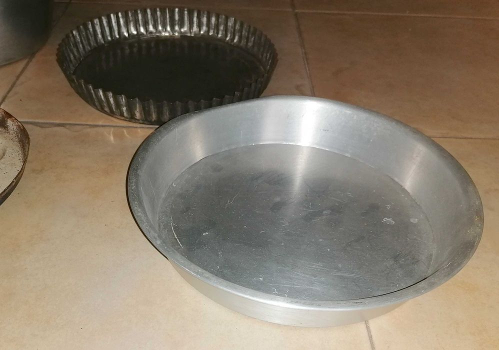 Formas para bolos, alumínio e esmalte,  4 un por 8€