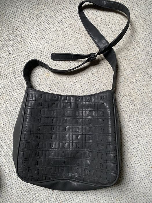 Czarna torebka David Jones na ramię, zamek