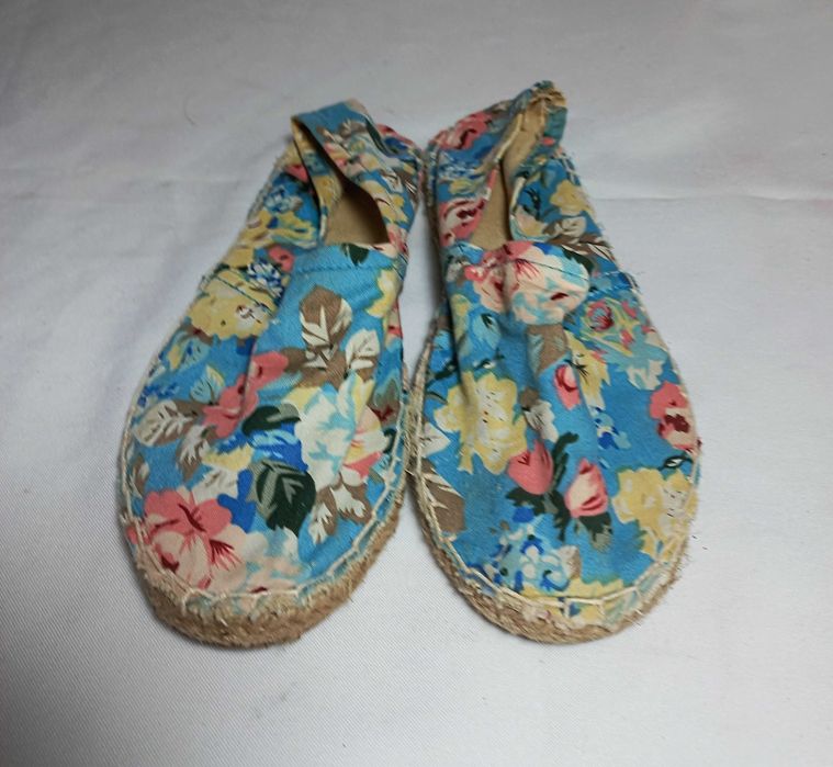 Sapatilhas florais para senhora - muito bom estado