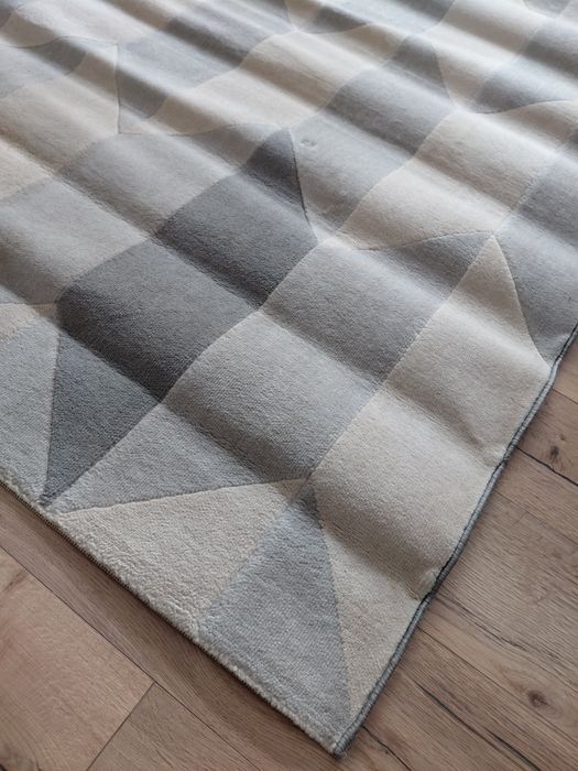 Tapete 1,97 x 2,87 em tons de cinza