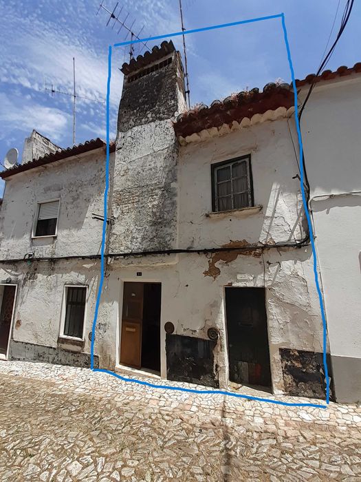 Moradia Tradicional para Recuperar no Centro Histórico de Estremoz