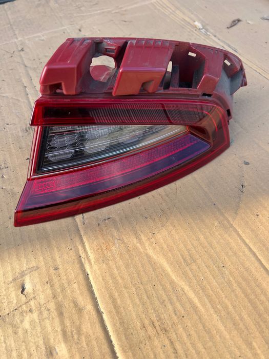 Kia Stinger oryginalna lampa prawa tylna Led