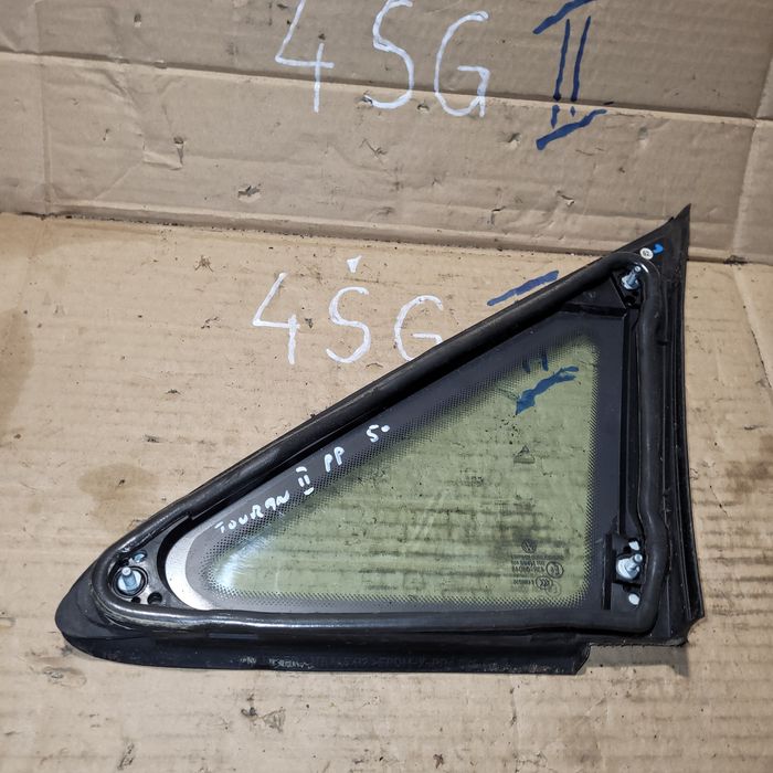 Szyba boczna drzwi trójkąt przód prawa vw Touran II 2011r