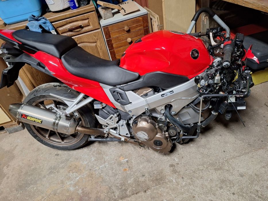 Honda VFR 800 F  uszkodzona w calosci