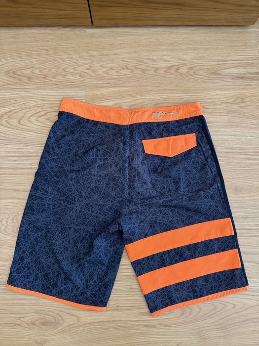 Calções Hurley pretos e laranja