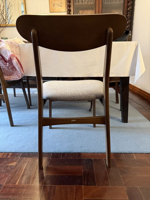 Vendo 2 cadeiras modelo Cloda da Sklum madeira escura estofo cinzento