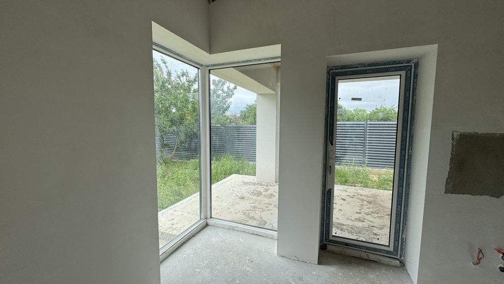 Одно поверховий чистовий будинок, підвал, гараж! Топова еколокація!