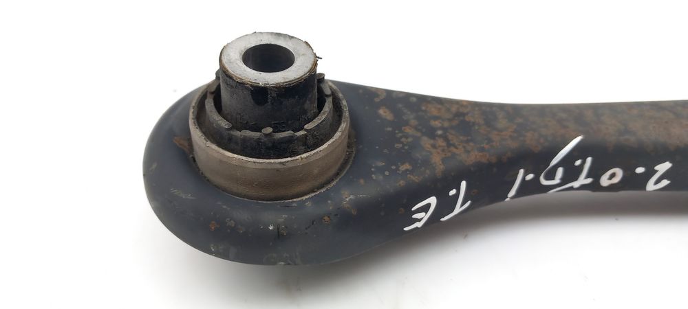 Braço de suspensão trás esquerdo VOLKSWAGEN Passat (3C2)