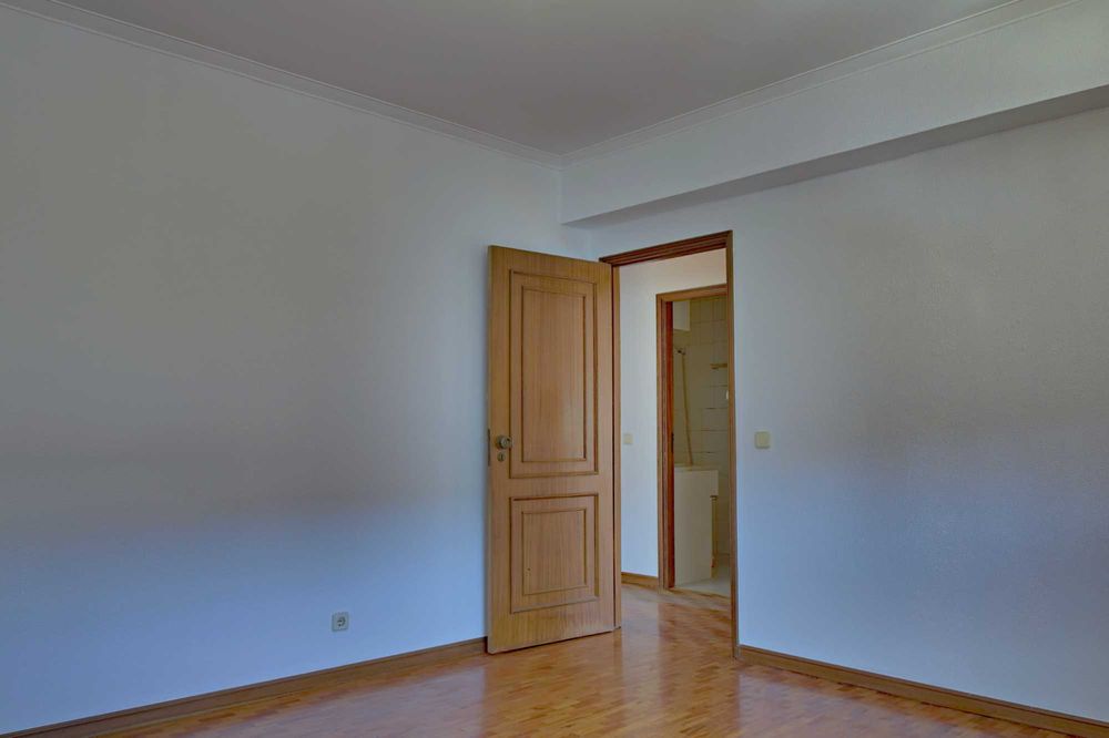 Apartamento T3 com 2 WC e garagem fechada junto às Portas da Maia