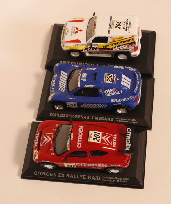 Vendo miniaturas  Rally Paris-Dakar da minha coleção Rally 1/43.  25€/un.