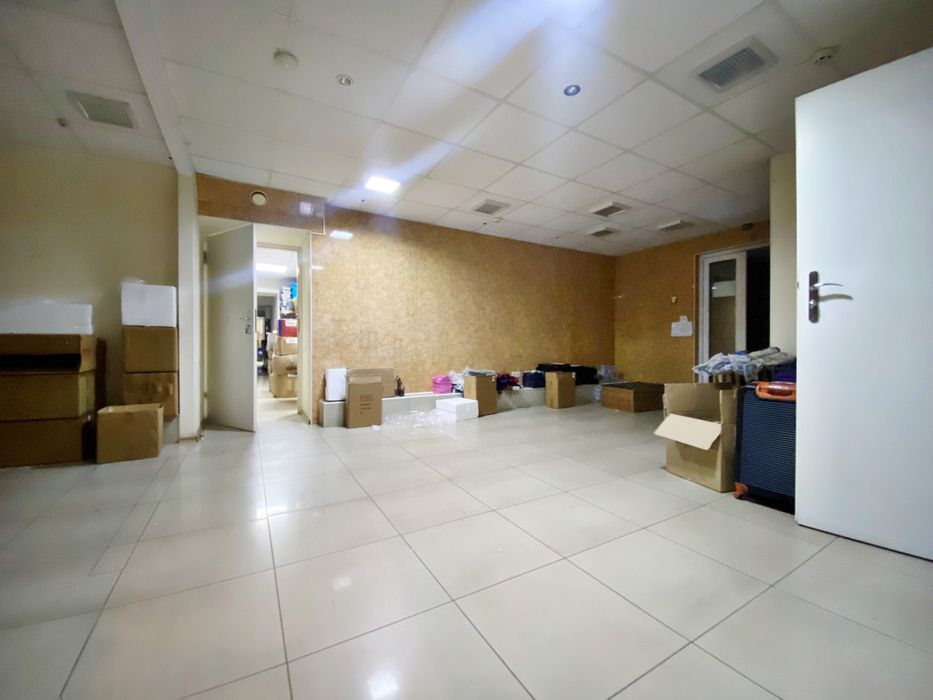 Підвальне приміщення з мармуровими входами р-н пр. Металлург