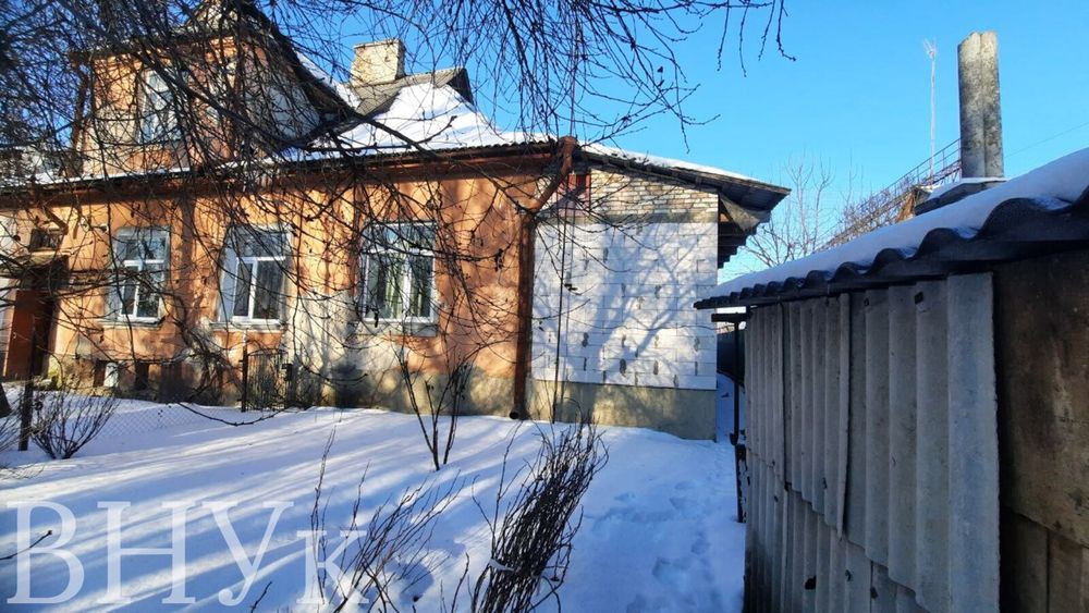 Продам квартиру з земельною ділянкою в центрі м. Ківерці