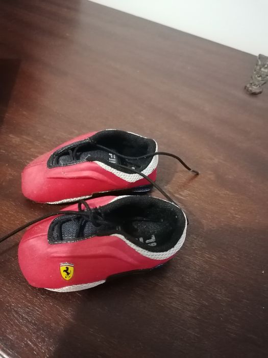Sapatinhos da ferrari/fila