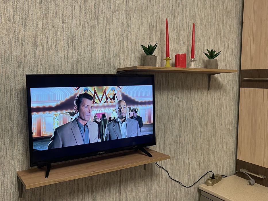 Полка на стену, настенная полка для книг, вазонов,офисов,магазинов.