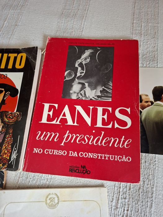 Ramalho Eanes , livros, revistas e fotografias