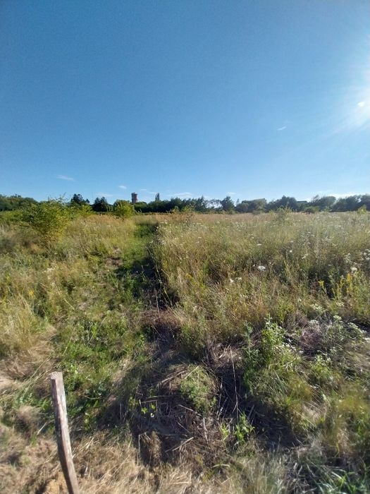 Продаж землі Середнє