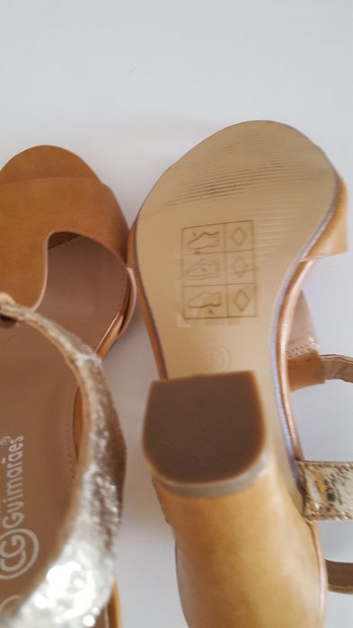 Sandálias novas tamanho 35