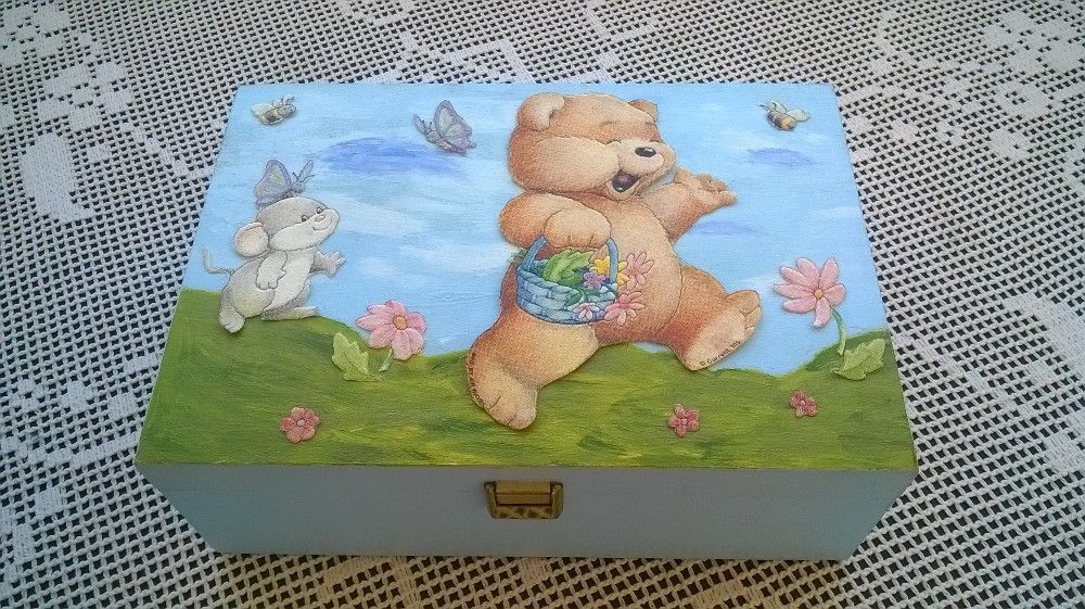 Caixa pintada à mâo