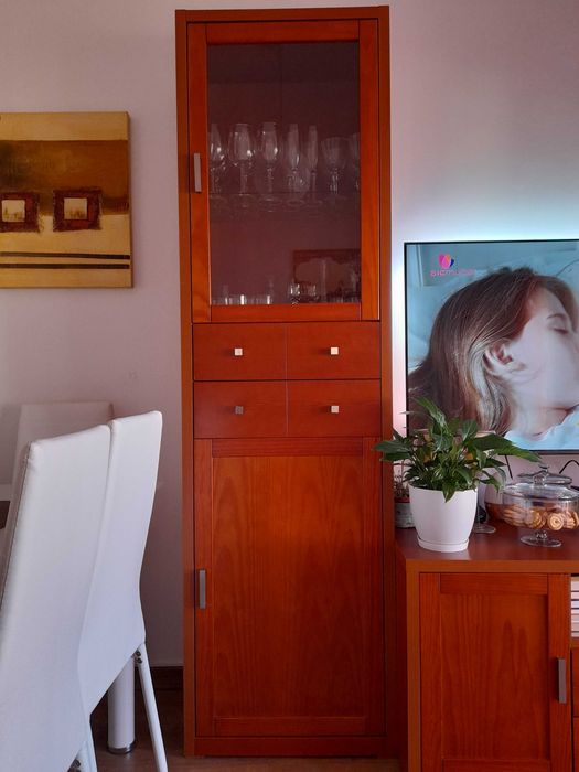Movel tv de sala em cerejeira + cristaleira