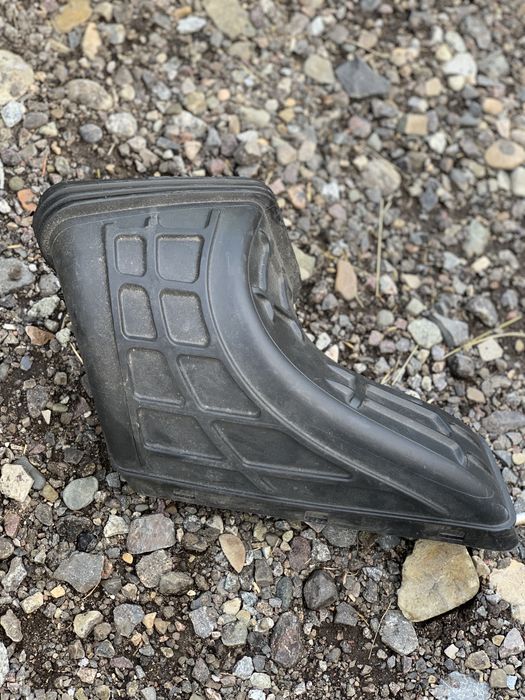 Патрубок воздуховоду 8R0 129 729 A  Audi