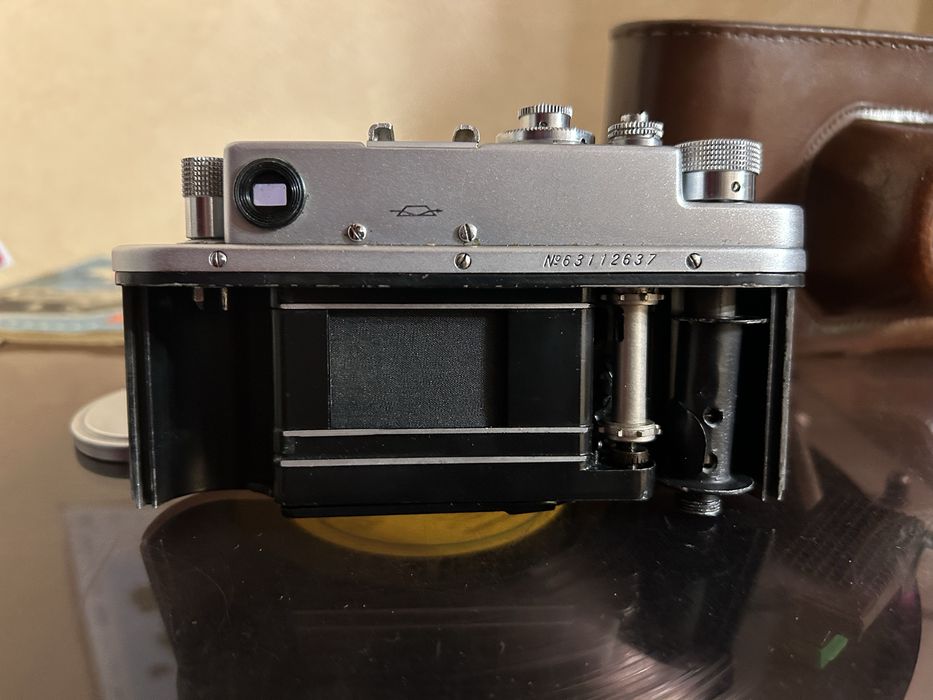 Плівковий фотоапарат Зоркий 4 та Оʼбєктив Индустар 26