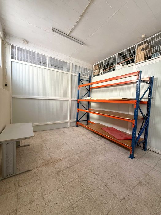Armazém 22 m² em Odivelas | Despesas Incluídas | Cargas e Descargas