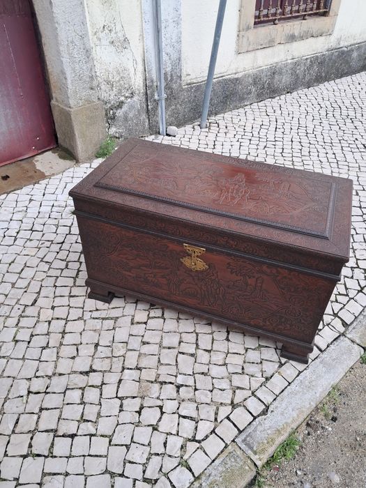 Mala bau em madeira travakhada