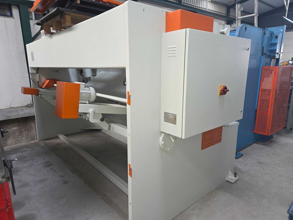 Guilhotina ERMAK 3mt 10mm como nova