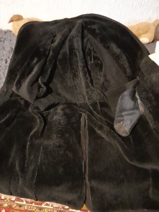 Розкішна фірмова дублянкатнат.цегейка хутро,тепла фірма на фото