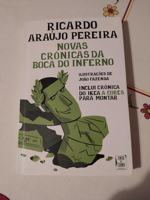 Livros variados como novos