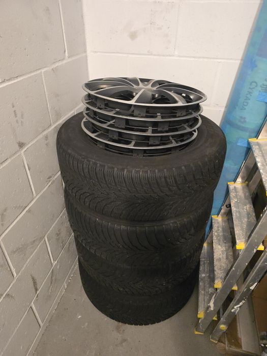 Nokian WR Snowproof 215/60r16 + Felga Ford Mondeo