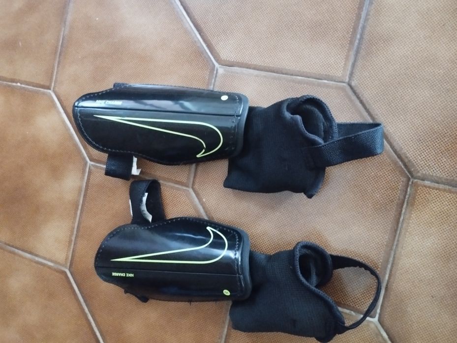 Caneleiras de futebol de criança da Nike