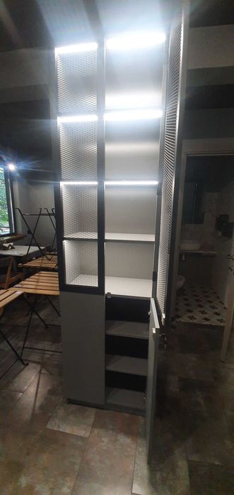 Шафа вітринна з підсвіткою